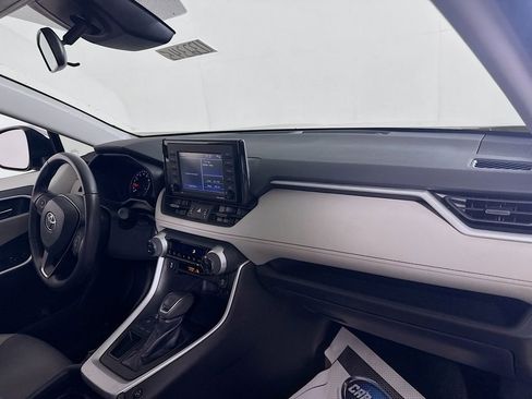 Used 2020 Toyota RAV4 XLE Premium image 7