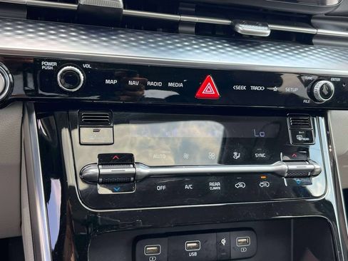 Certified 2024 Kia Carnival SX Prestige FWD image 30