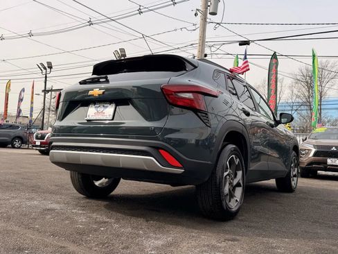 Used 2025 Chevrolet Trax LT image 9