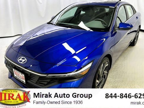 Certified 2025 Hyundai Elantra SEL image 1