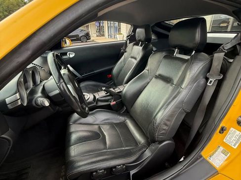 Used 2005 Nissan 350Z 35th Anniversary Edition w/ (N93) Cargo Convenience Pkg image 9