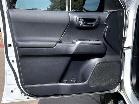 Used 2023 Toyota Tacoma TRD Sport w/ Technology Package image 21