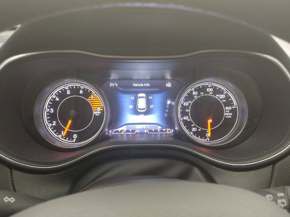 Used 2019 Jeep Cherokee Trailhawk AWD/4WD image 23