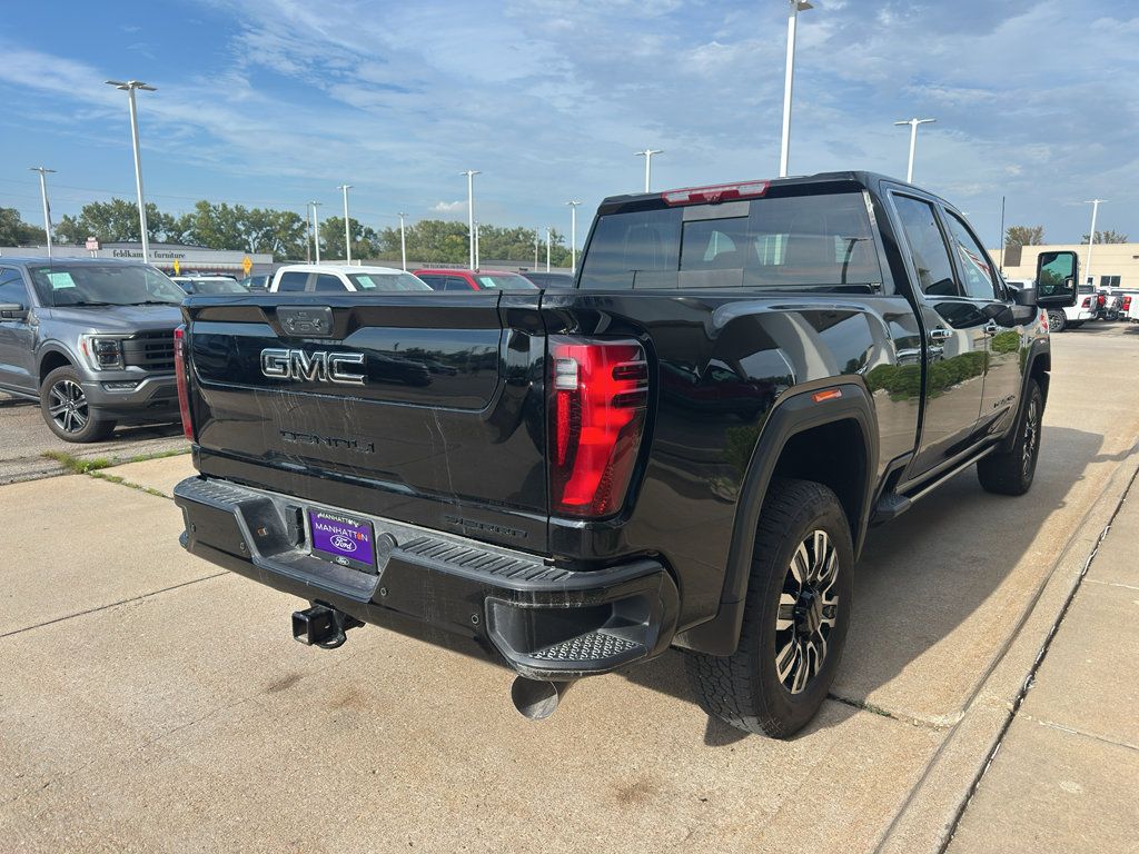 Used 2026 GMC Sierra 2500 Denali Ultimate w/ LPO, Black Badging Package AWD/4WD image 10