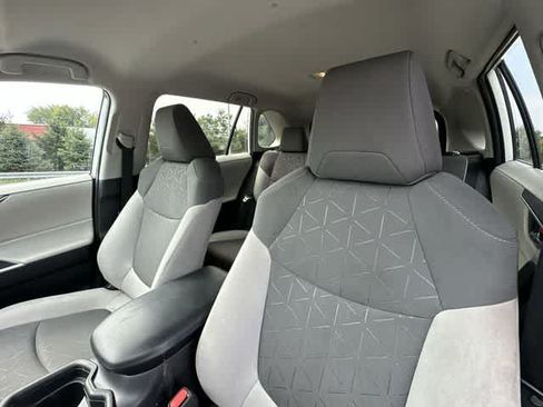 Used 2021 Toyota RAV4 XLE AWD/4WD image 15