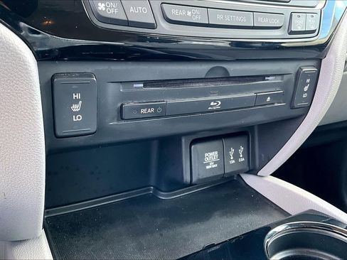 Used 2016 Honda Pilot Touring image 31