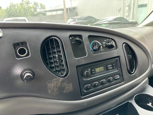 Used 2006 Ford E-150 and Econoline 150 image 5