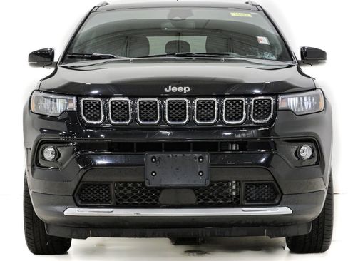 Used 2023 Jeep Compass Limited w/ Sun and Sound Group AWD/4WD image 2