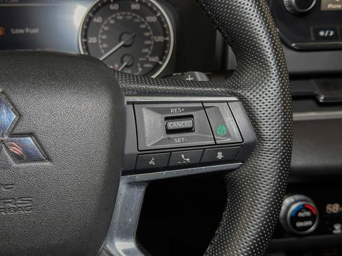 Used 2022 Mitsubishi Outlander SE AWD/4WD image 37