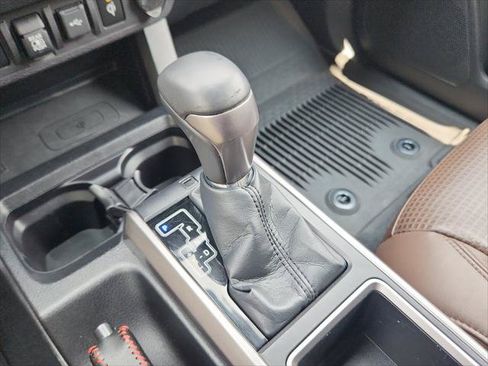 Certified 2021 Toyota Tacoma Limited AWD/4WD image 15