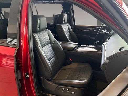 Certified 2024 Cadillac Escalade ESV Sport Platinum w/ Heavy-Duty Trailer Package AWD/4WD image 7