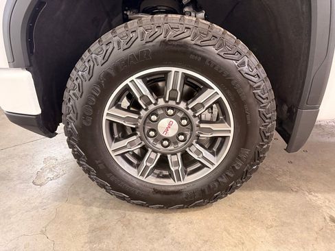 Certified 2025 GMC Sierra 1500 AT4 image 15