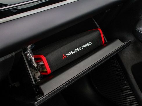 New 2026 Mitsubishi Outlander SEL image 19