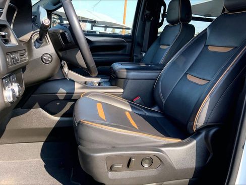 Used 2022 GMC Yukon XL AT4 image 8