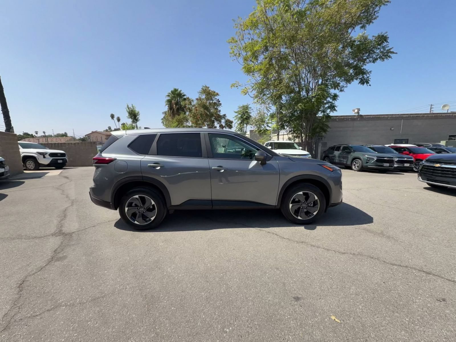 Used 2025 Nissan Rogue SV FWD image 15