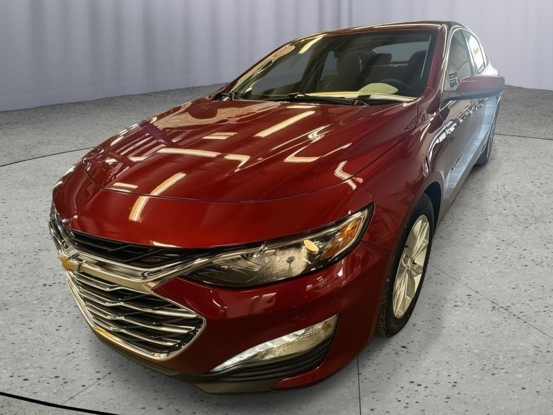 Used 2025 Chevrolet Malibu LT FWD image 1