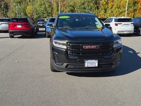 Used 2023 GMC Acadia SLE w/ Driver Convenience Package image 3