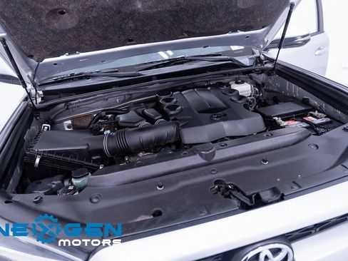 Used 2019 Toyota 4Runner TRD Off-Road Premium AWD/4WD image 10
