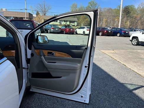 Used 2015 Lincoln MKX FWD w/ Equipment Group 102A image 38