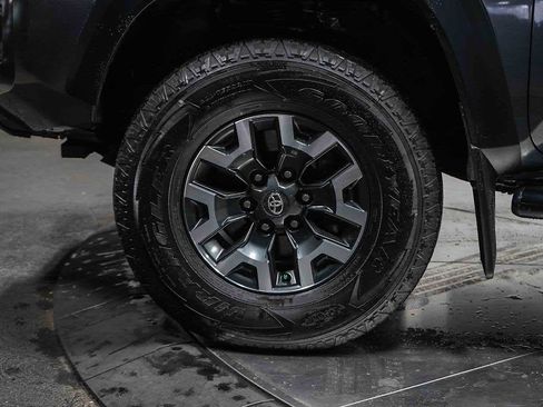 Used 2021 Toyota Tacoma TRD Off-Road image 10