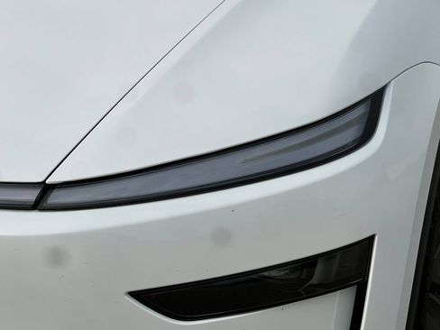 Used 2026 Tesla Model Y AWD image 28