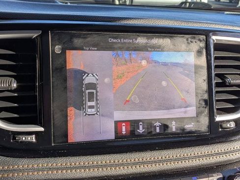 Used 2021 Chrysler Pacifica Pinnacle FWD image 18