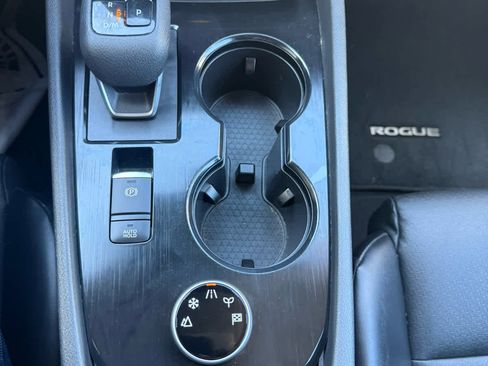 Used 2021 Nissan Rogue SV w/ Premium Package image 23