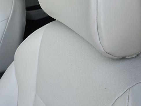 Used 2023 Nissan Rogue SV w/ SV Premium B Package image 16