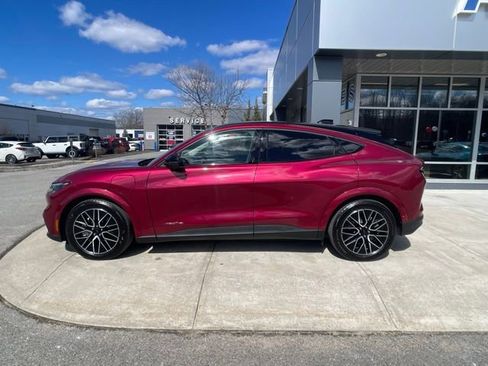 Certified 2025 Ford Mustang Mach-E Premium image 5