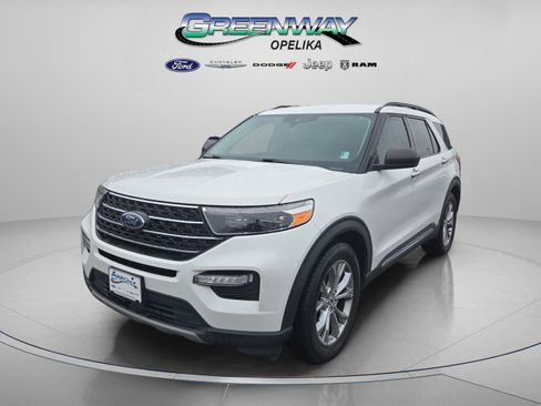 Used 2021 Ford Explorer XLT w/ Equipment Group 202A image 3