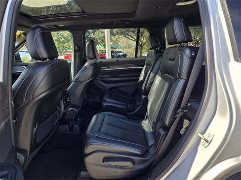 Used 2024 Jeep Grand Cherokee L Limited w/ Luxury Tech Group II image 13