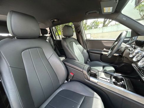 Used 2022 Mercedes-Benz GLB 250 w/ Premium Package Lite image 32