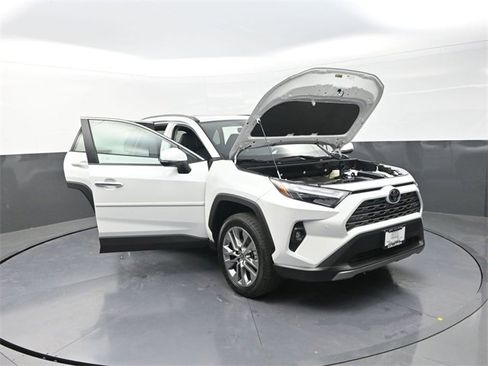 Used 2025 Toyota RAV4 Limited image 25