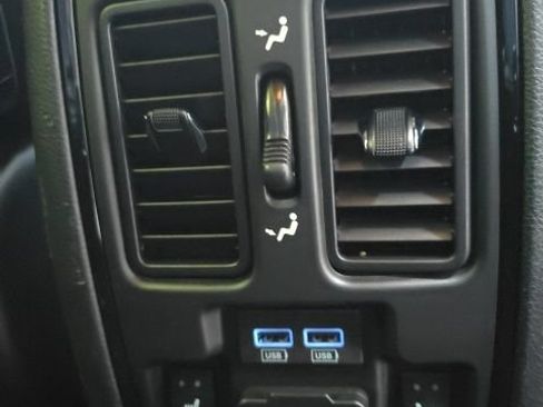 Used 2024 Dodge Durango GT AWD/4WD image 15