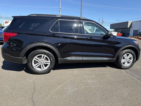 Used 2023 Ford Explorer XLT w/ Equipment Group 202A AWD/4WD image 6