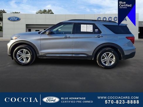Certified 2022 Ford Explorer XLT w/ Equipment Group 202A image 7