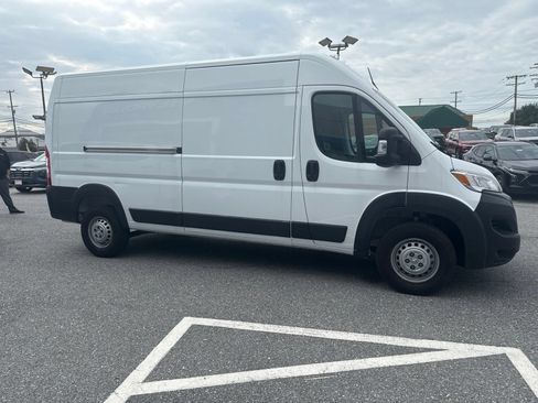 Used 2025 RAM ProMaster 2500 w/ Convenience Group FWD image 3
