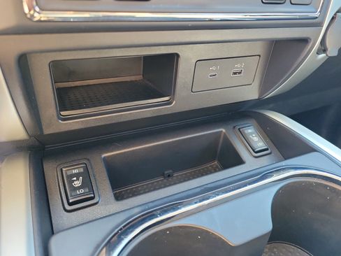 Used 2021 Nissan Titan SV w/ SV Convenience Package image 32