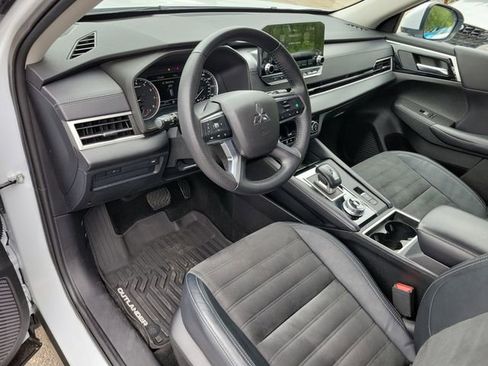 Used 2023 Mitsubishi Outlander SE FWD image 20