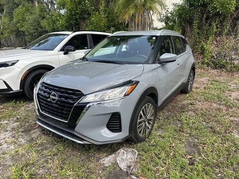 Certified 2023 Nissan Kicks SV FWD image 3