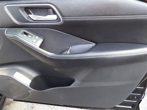 Used 2021 Nissan Rogue SV w/ Premium Package image 19