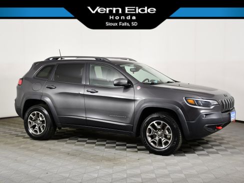 Used 2020 Jeep Cherokee Trailhawk w/ Cold Weather Group AWD/4WD image 1