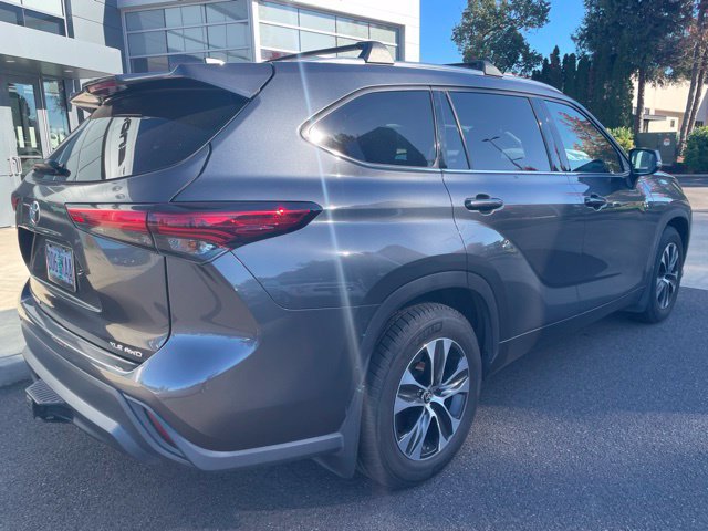 Used 2020 Toyota Highlander XLE AWD/4WD image 4