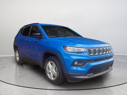 Used 2023 Jeep Compass Latitude w/ Convenience Group AWD/4WD image 1