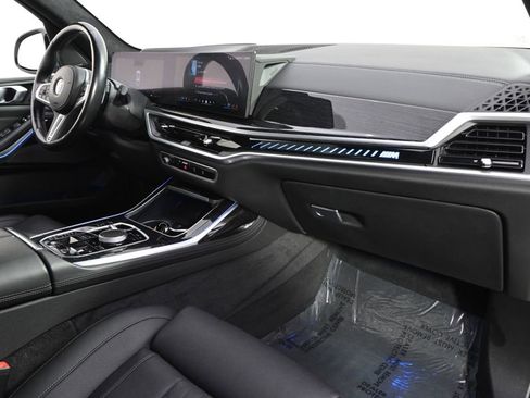 Used 2024 BMW X7 M60i image 15