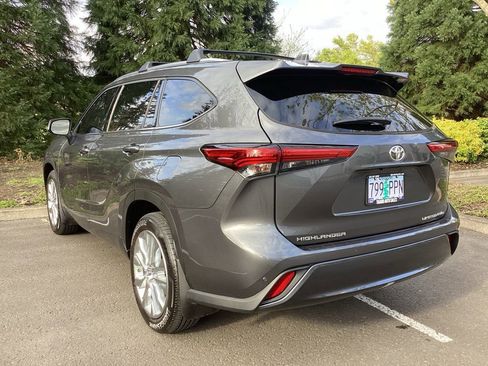 Used 2023 Toyota Highlander Limited image 9