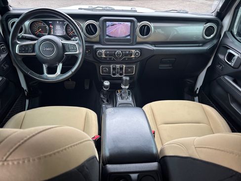 Used 2018 Jeep Wrangler Unlimited Sahara image 25