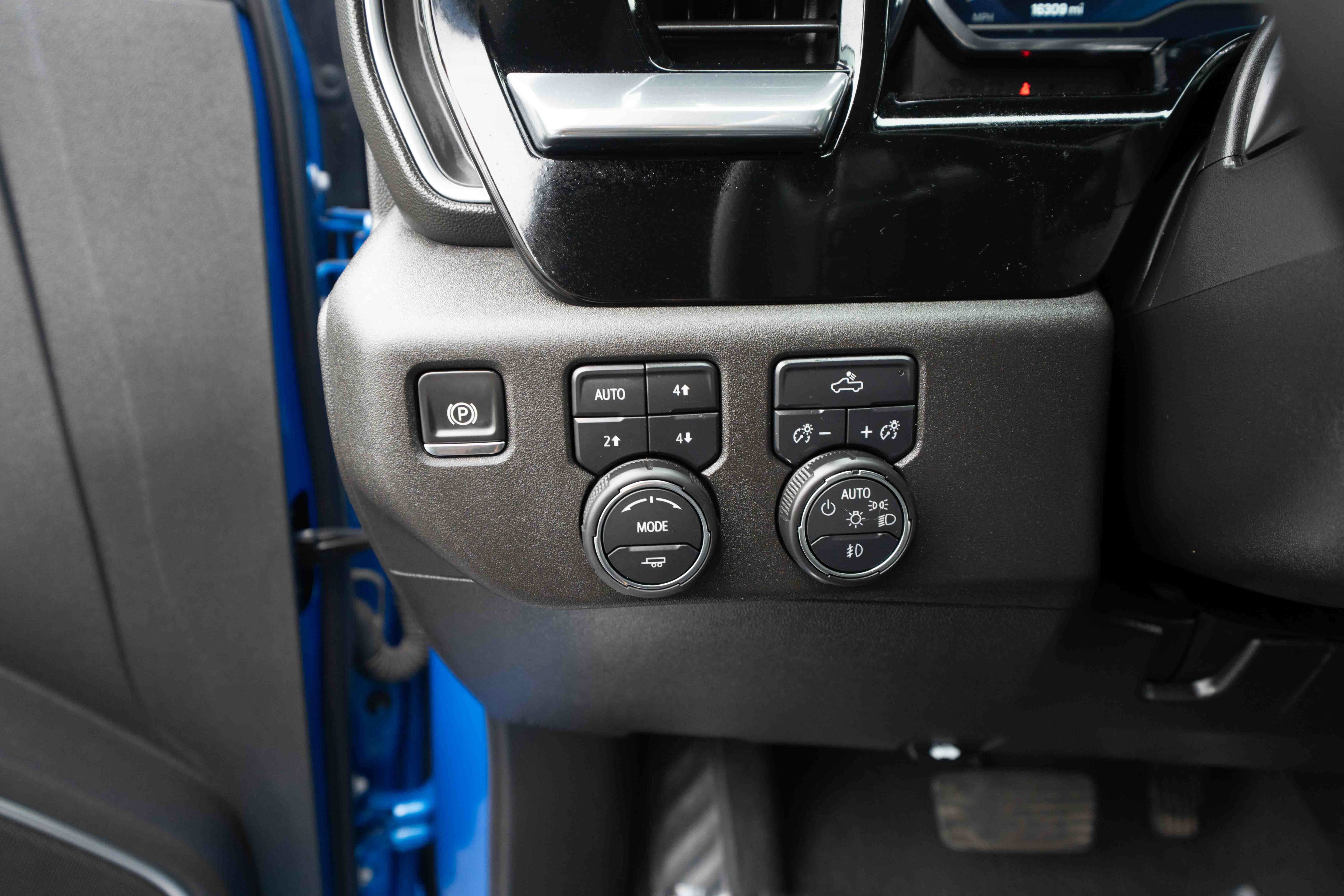 Used 2025 Chevrolet Silverado 1500 RST w/ Texas Edition Plus AWD/4WD image 11