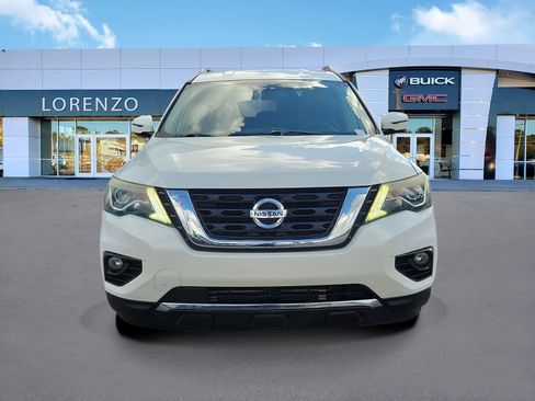Used 2017 Nissan Pathfinder SV image 2