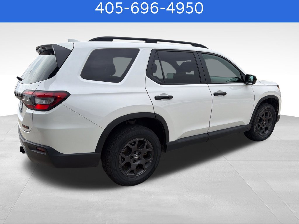 Used 2025 Honda Pilot TrailSport image 6